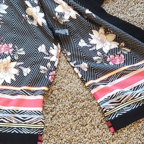 I.N. Studio Petite Women's Size PL Thin Flowy Floral Cardigan Black Chevron - Picture 6 of 9